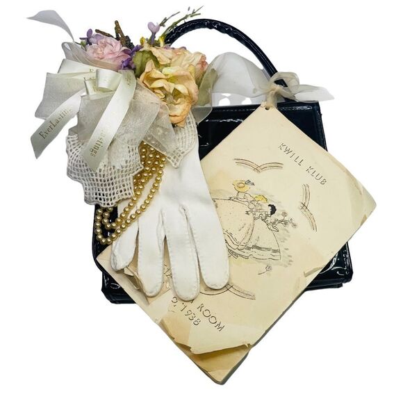 Handbags - Kwill Club Meeting 1938 Gift Purse with Gloves